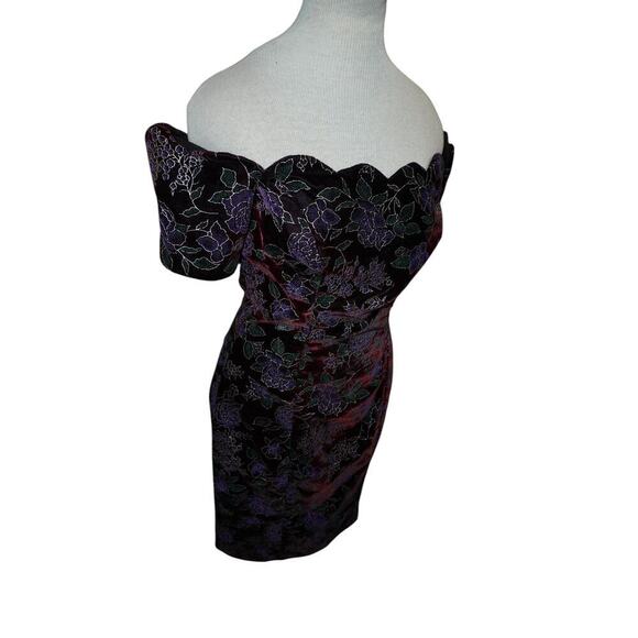 Vintage Tamara’s Off-Shoulder Cocktail – Size 7 Embroidered Velvet – Scalloped - Picture 4 of 11